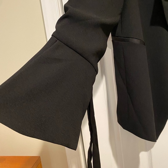 Unique back blazer/jacket - Picture 2 of 4